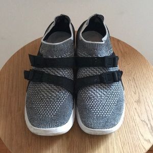 Nike women’s sneaker size 7.5